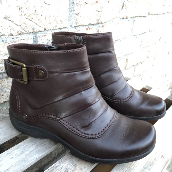 clarks leather ankle boots